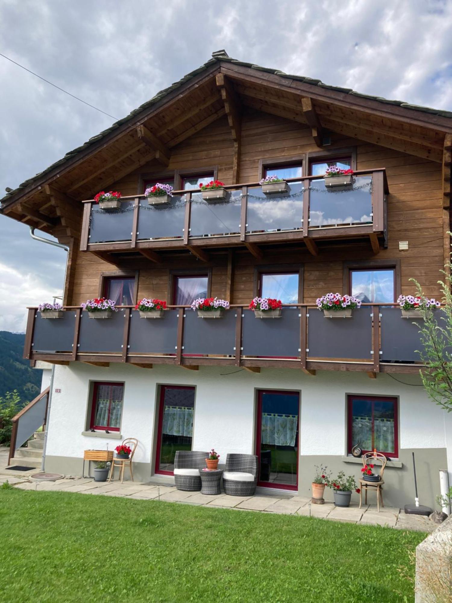 Haus Dorfblick Apartment Grachen Exterior photo
